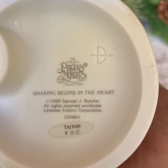 Vintage Precious Moments 1988 Sharing begins in the heart - Picture 6 of 9